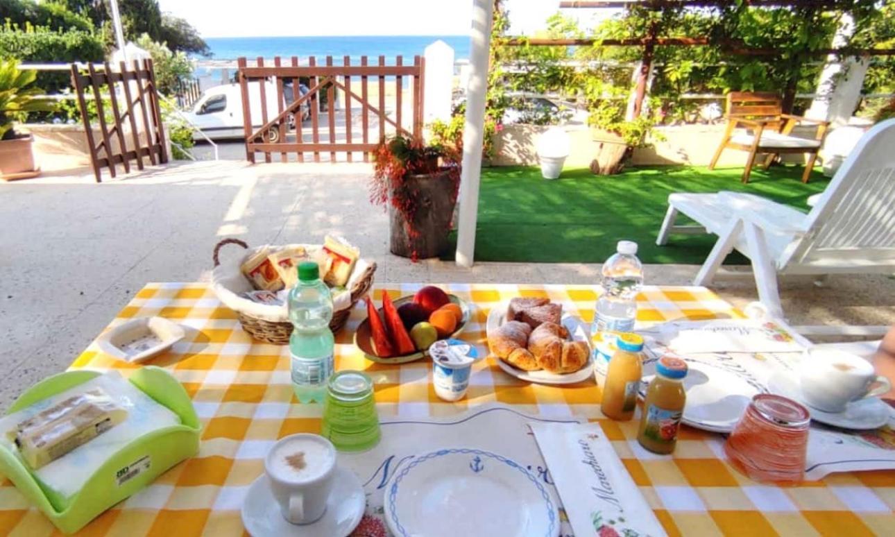 Bed and Breakfast Mare Chiaro Torre Vado Esterno foto